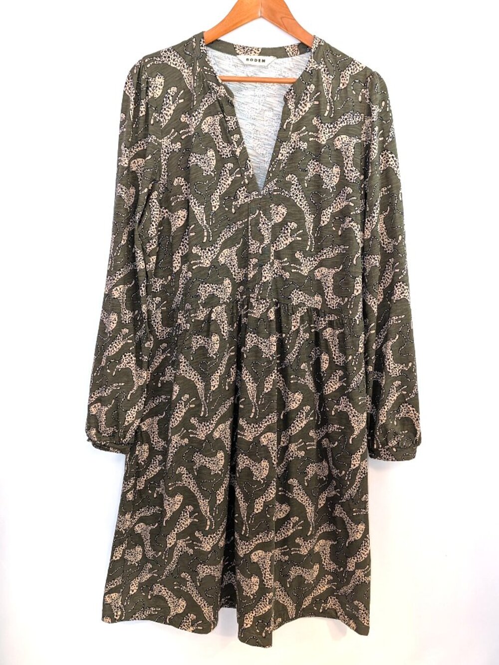 Boden | Woodland Leopard Print Naomi Relaxed Jersey Dress Green | Size 16-18* - Picture 7 of 16